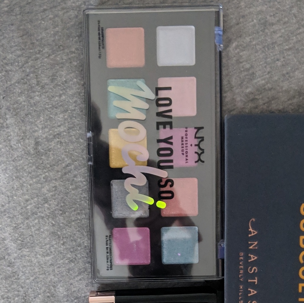 NYX i love you so mochi eyeshadow palette